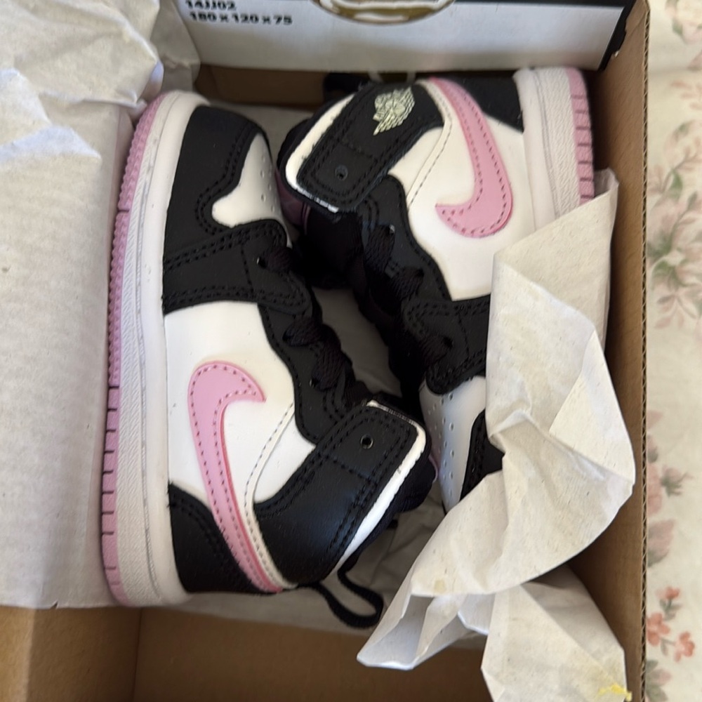 Jordan 1 mid TD